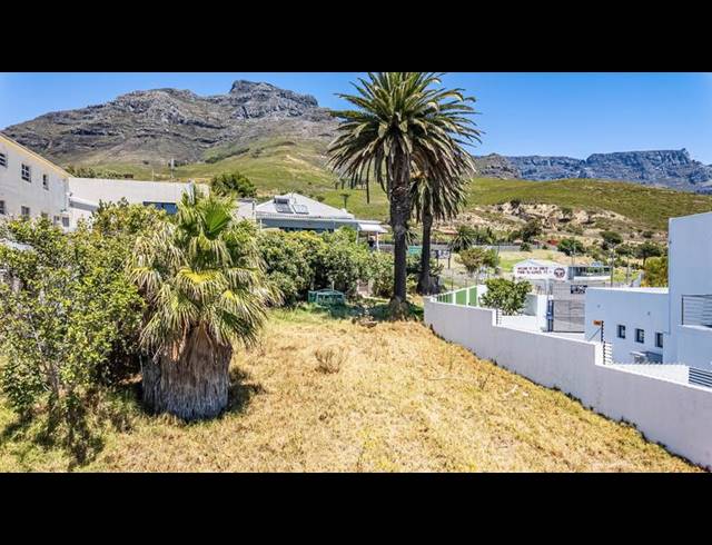 LAND FOR SALE IN WALMER ESTATE